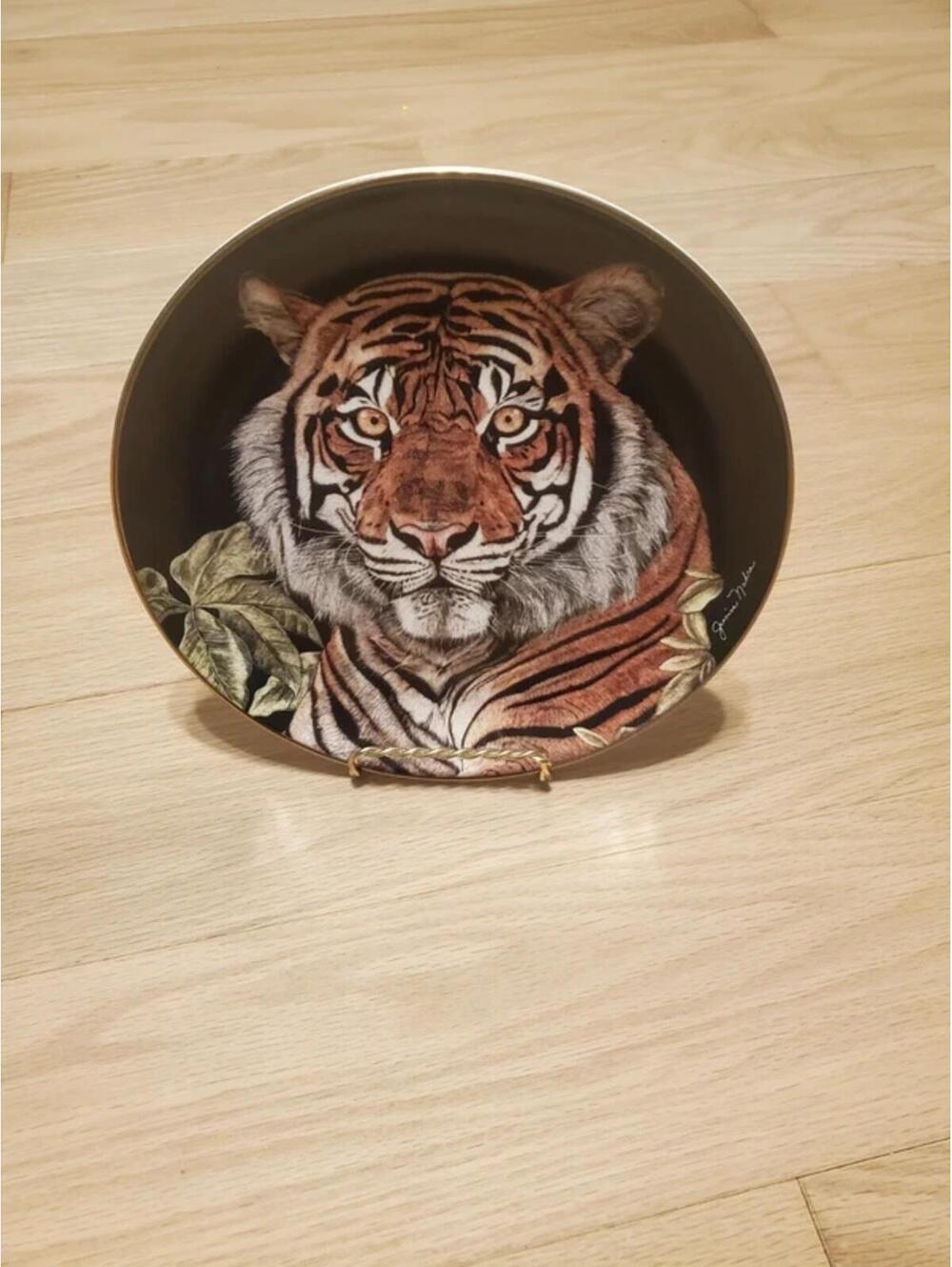 Franklin Mint Royal Doulton "Ruler of the Night" Tiger Bone China Plate